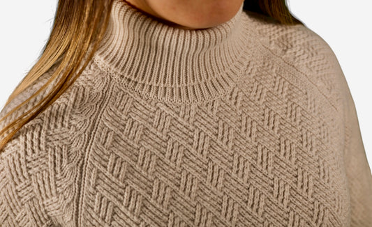 TURTLENECK STRUTURED SLEEVE RAGLAN ESCAPISM